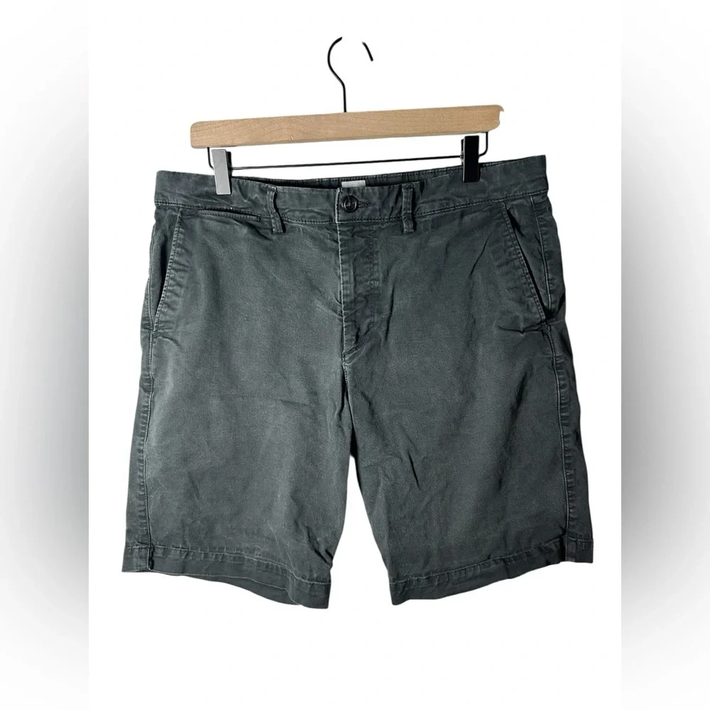 GAP Essential Khaki‎ Shorts Gray Size 34 10” Inseam